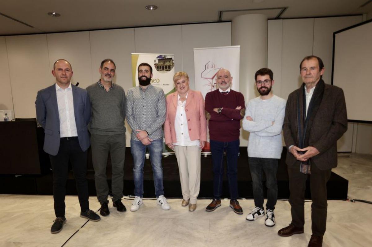 Tineo reivindica en Oviedo la literatura y el medio rural, &quot;denostado e infravalorado&quot;