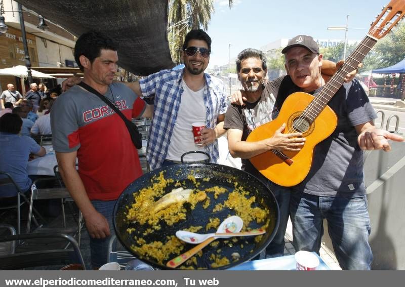 GALERÍA DE FOTOS - Día de las paellas en El Grao