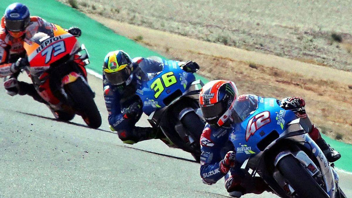 Álex Márquez persigue a Joan Mir y Álex Rins, ayer en Alcañiz.