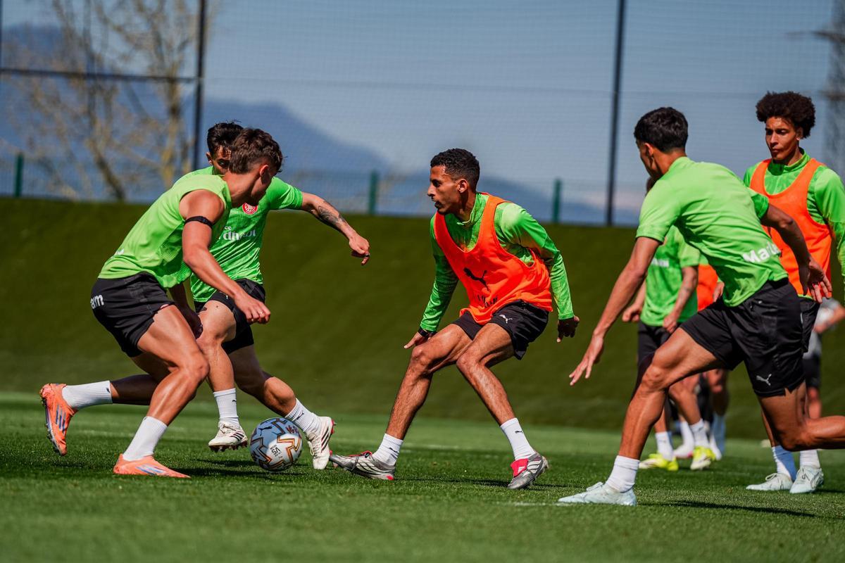 Els jugadors del Girona, ahir, a les instal·lacions de Vilablareix.