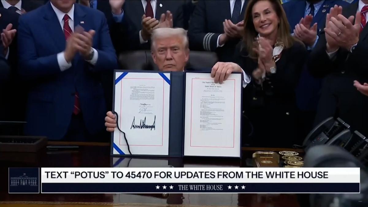 Trump firma la ley que pone fin al cierre de Gobierno más largo de la historia de Estados Unidos