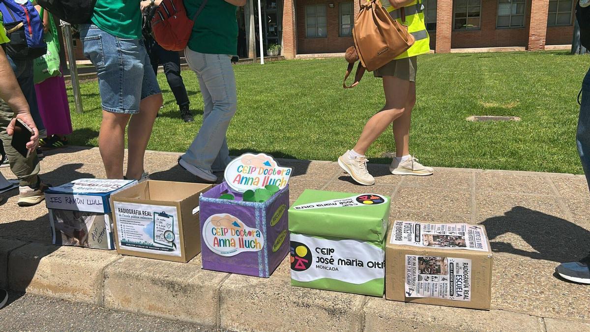 Huelga de educación en la Comunitat Valenciana. Caja de deficiencias con las carencias de los colegios e institutos. Denuncia de los equipos directivos