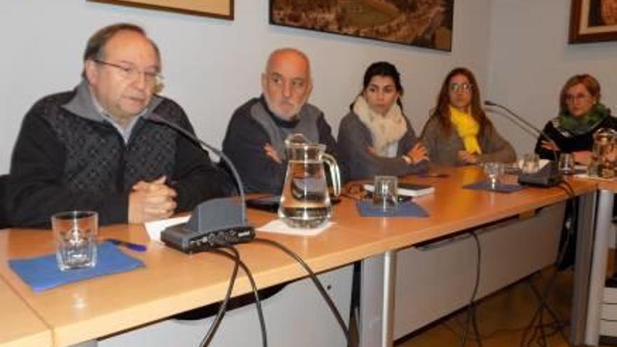 En primer terme, Llorenç Ferrer i Ramon Serra, en un ple el gener passat