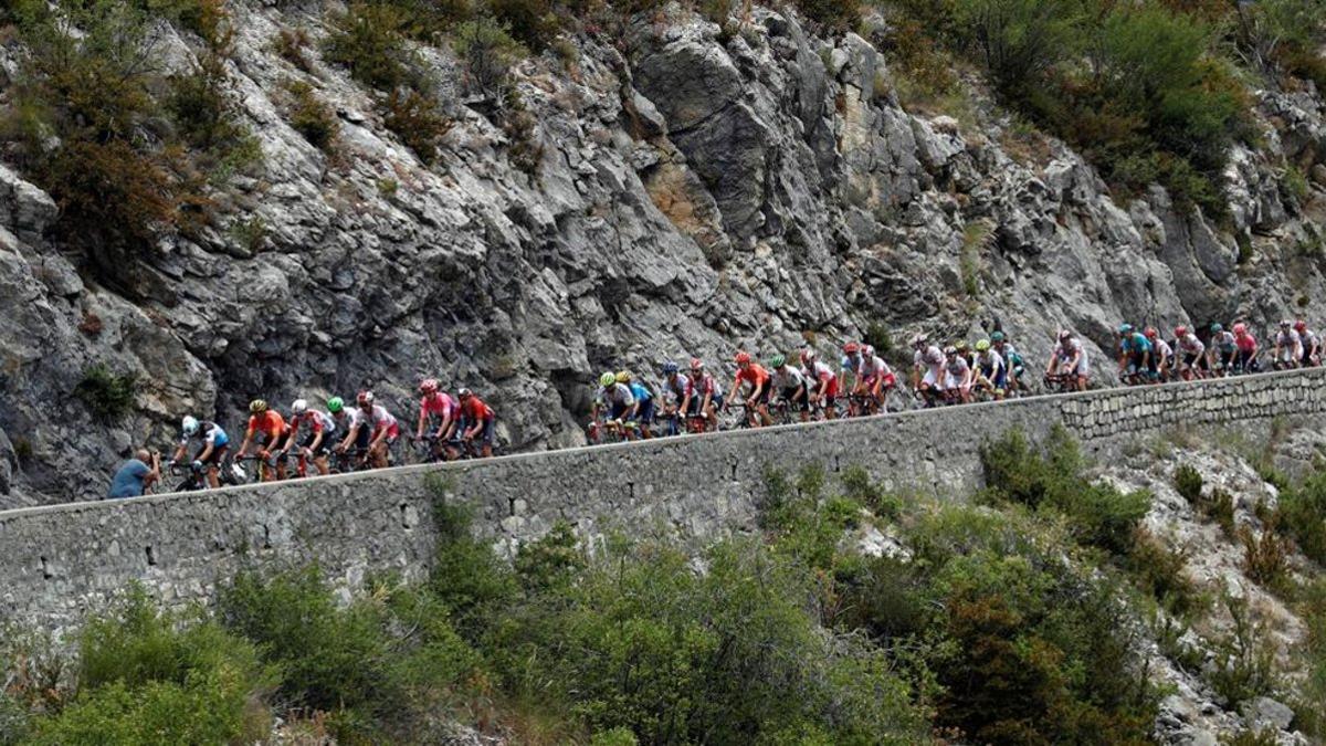 El pelotón en acción: hoy vienen Los Alpes