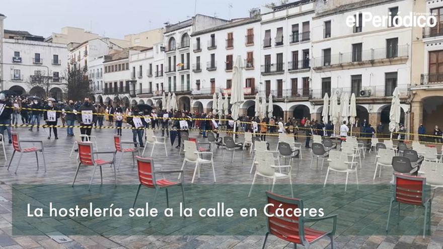 La hostelería sale a la calle e Cáceres: "Nos están dejando morir lentamente"