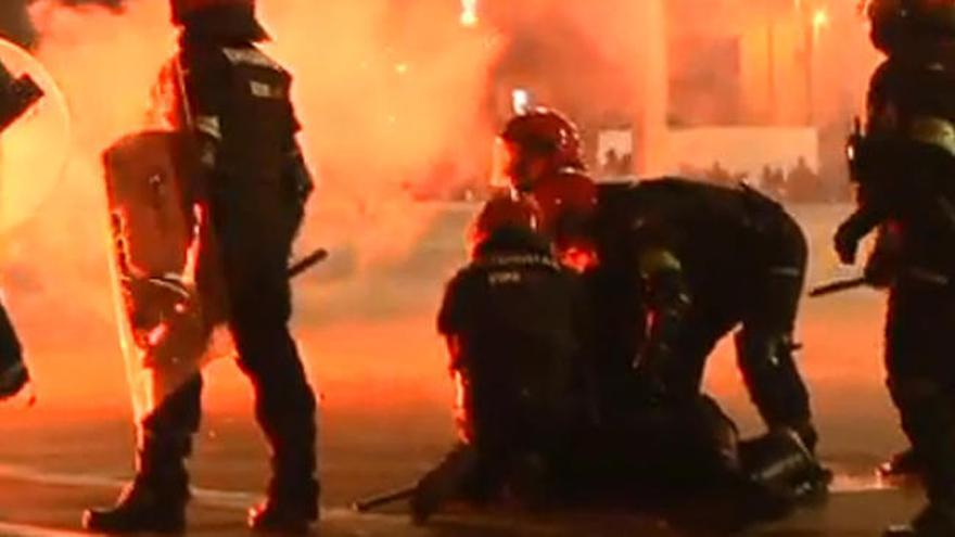 Fallece un ertzaina durante los disturbios con ultras del Spartak en Bilbao