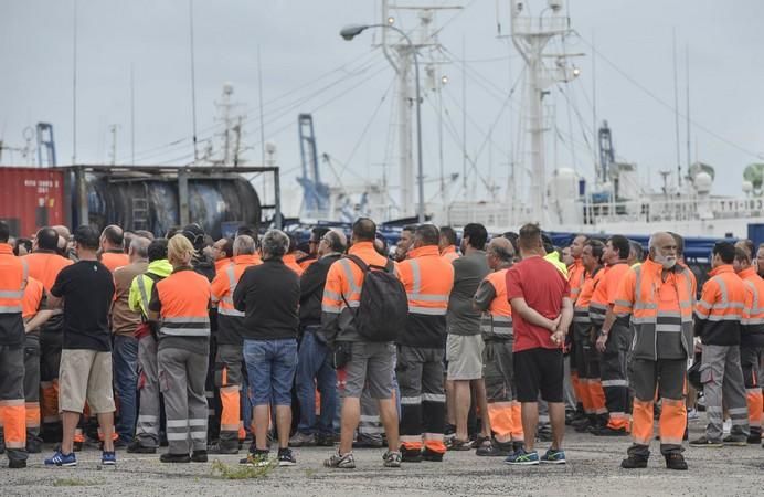 LAS PALMAS DE GRAN CANARIA A 14/06/2017. Asamblea de trabajadores de la Estiba en el Puerto de la Luz y Las Palmas. FOTO: J.PÉREZ CURBELO