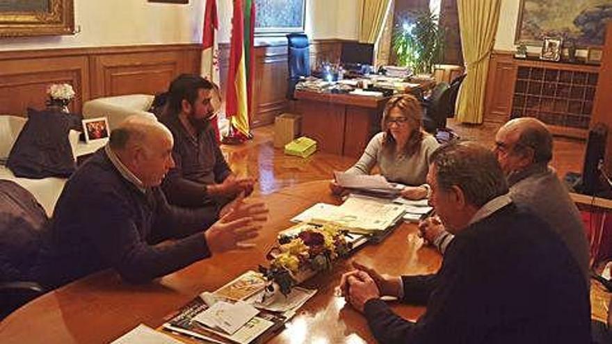 Reunión de Martín Pozo con los alcaldes de Luelmo y Argañín.