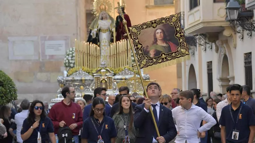 El patrón de los jóvenes cofrades sale en procesión en Elche