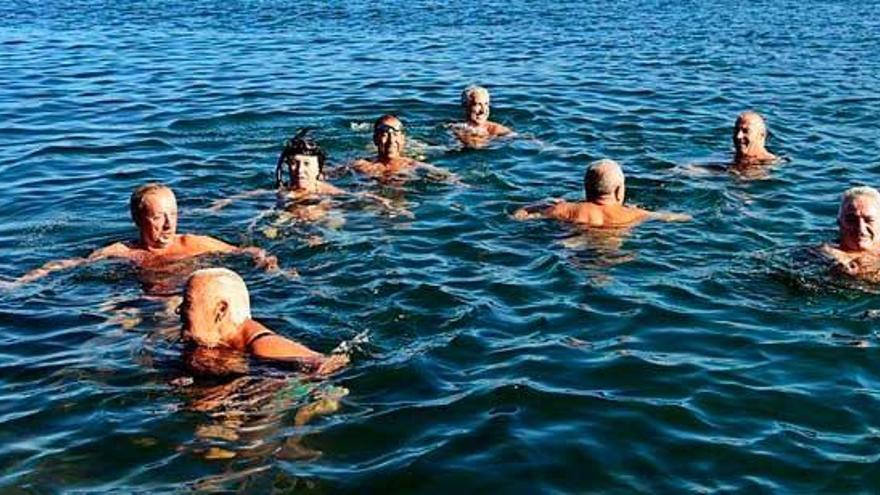 Bañistas en O Parrote en verano del año pasado.