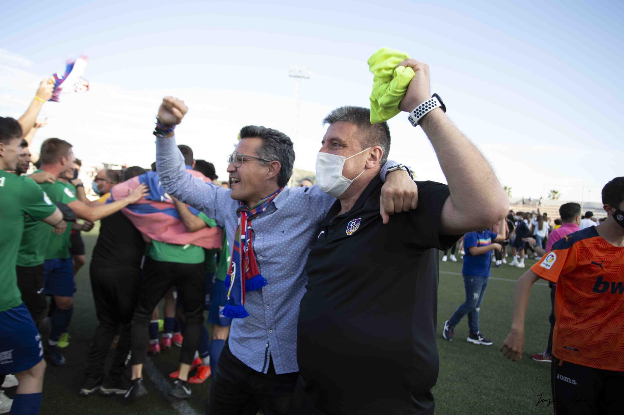 La UD Alzira celebra el ascenso a Segunda RFEF