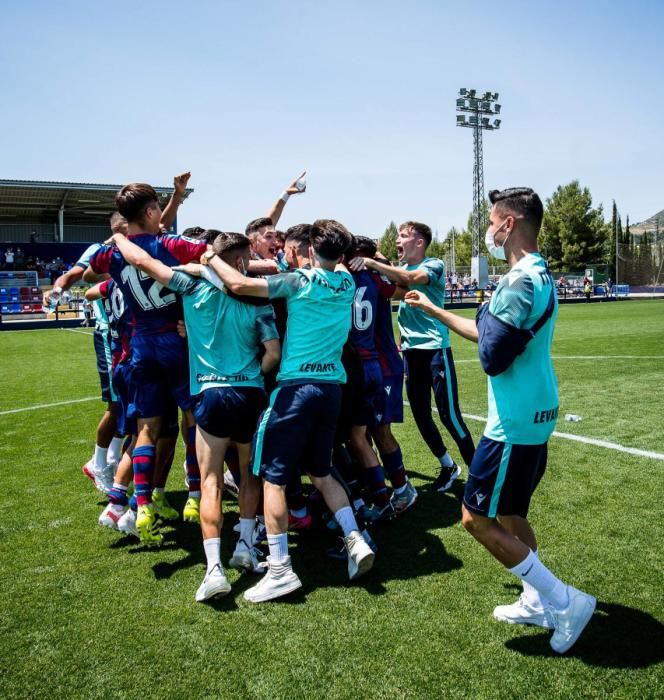 La celebración del Juvenil A del Levante UD tras ser campeones de liga