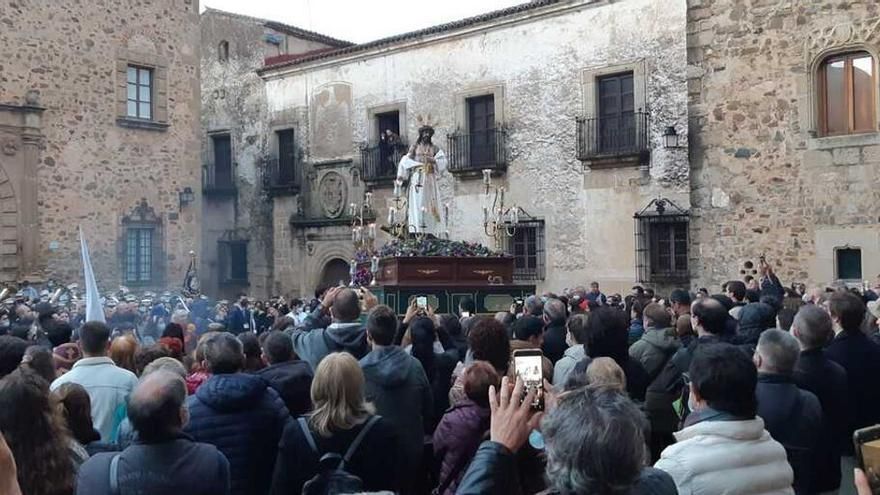 El Despojado procesiona hoy por el centro cacereño y la Humildad esboza su palio