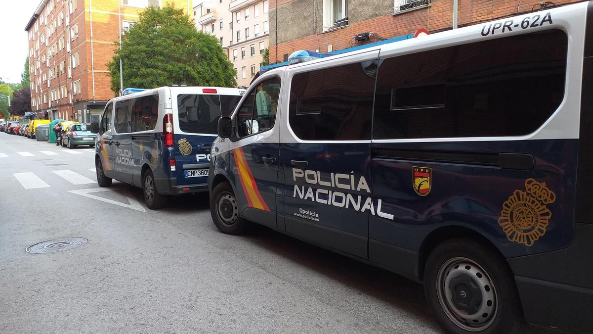 Furgones de la Policía Nacional