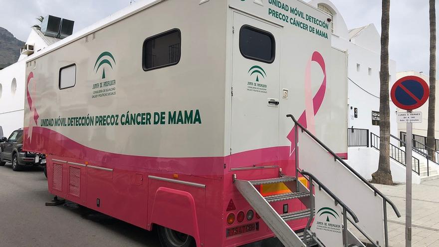 La unidad móvil de detección precoz del cáncer de mama llega a Pizarra