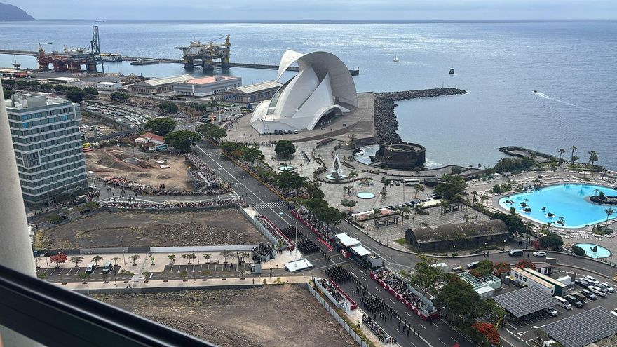 El desfile de las Fuerzas Armadas visto desde las alturas de Santa Cruz