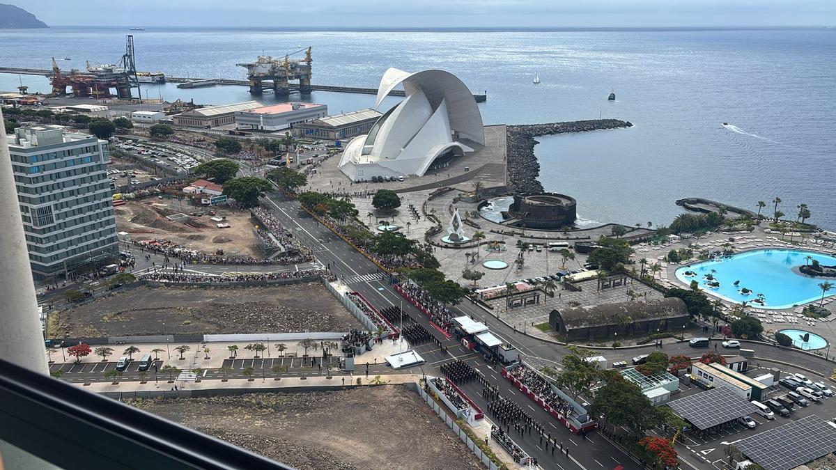 El desfile visto desde las alturas de Santa Cruz