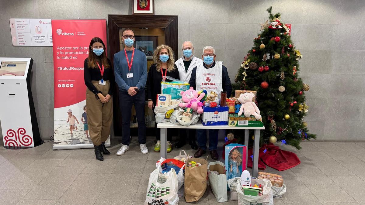 Recogida de juguetes y alimentos no perecederos.