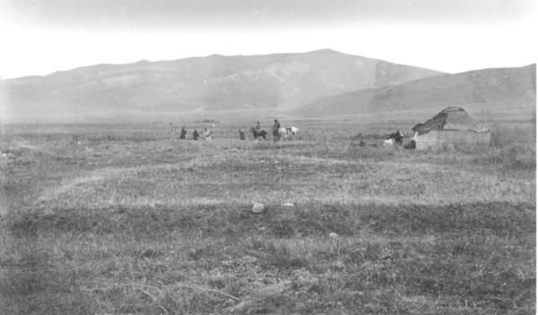 Excavación del yacimiento de KaraDjigach, en el valle Chu de Kirguistán, entre los años 1885 y 1892.