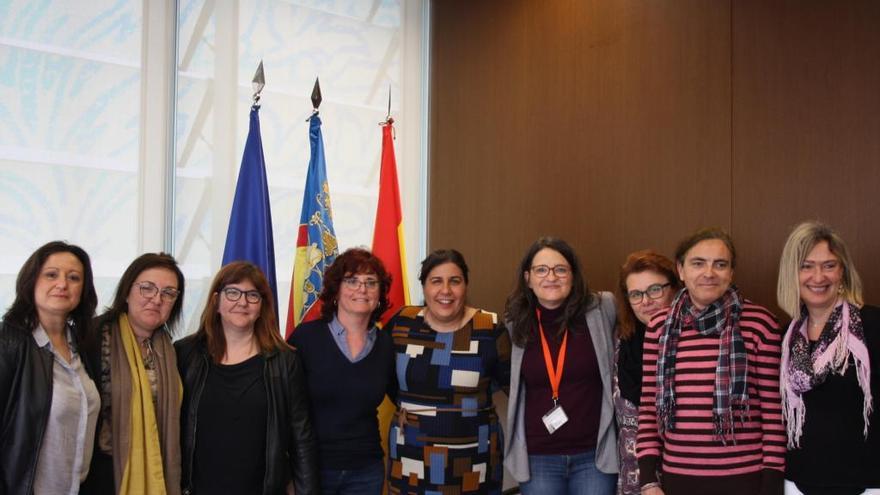 Reunión de Oltra con trabajadoras del IVVAS.