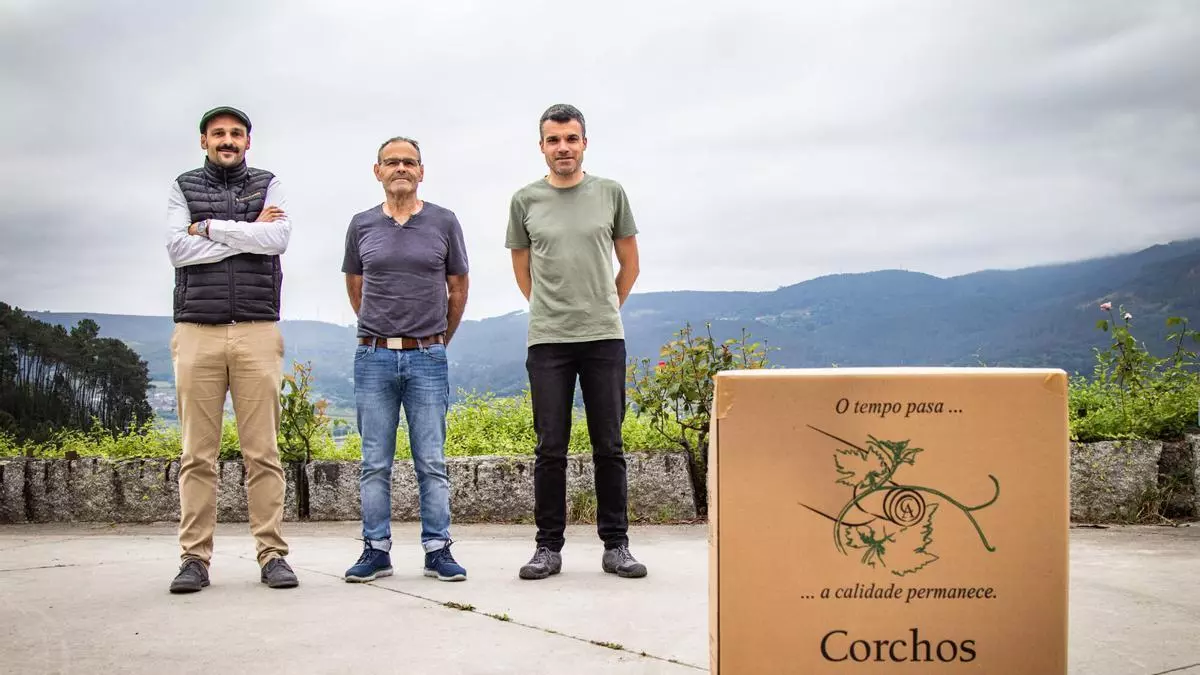 Almeida celebra 60 años como única fábrica de corchos en Galicia con la tercera generación al mando