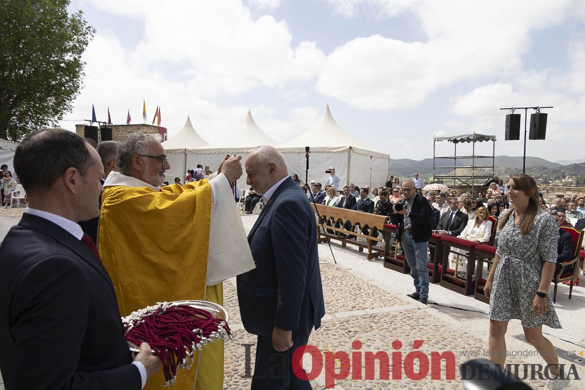 Fiestas de Caravaca | Imposición de cruces a los nuevos hermanos cofrades de la Vera Cruz