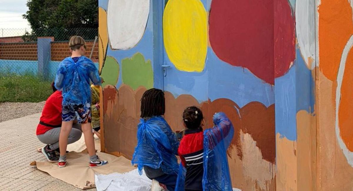 El CEIP San Cristóbal de Cartagena estrena un mural colaborativo