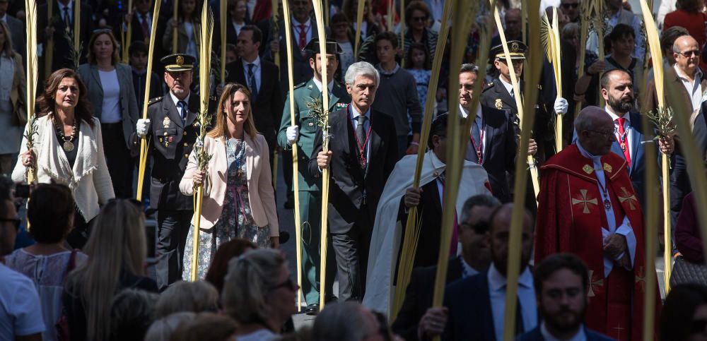 Las calles de Alicante se llenan de fieles en las procesiones del Domingo de Ramos