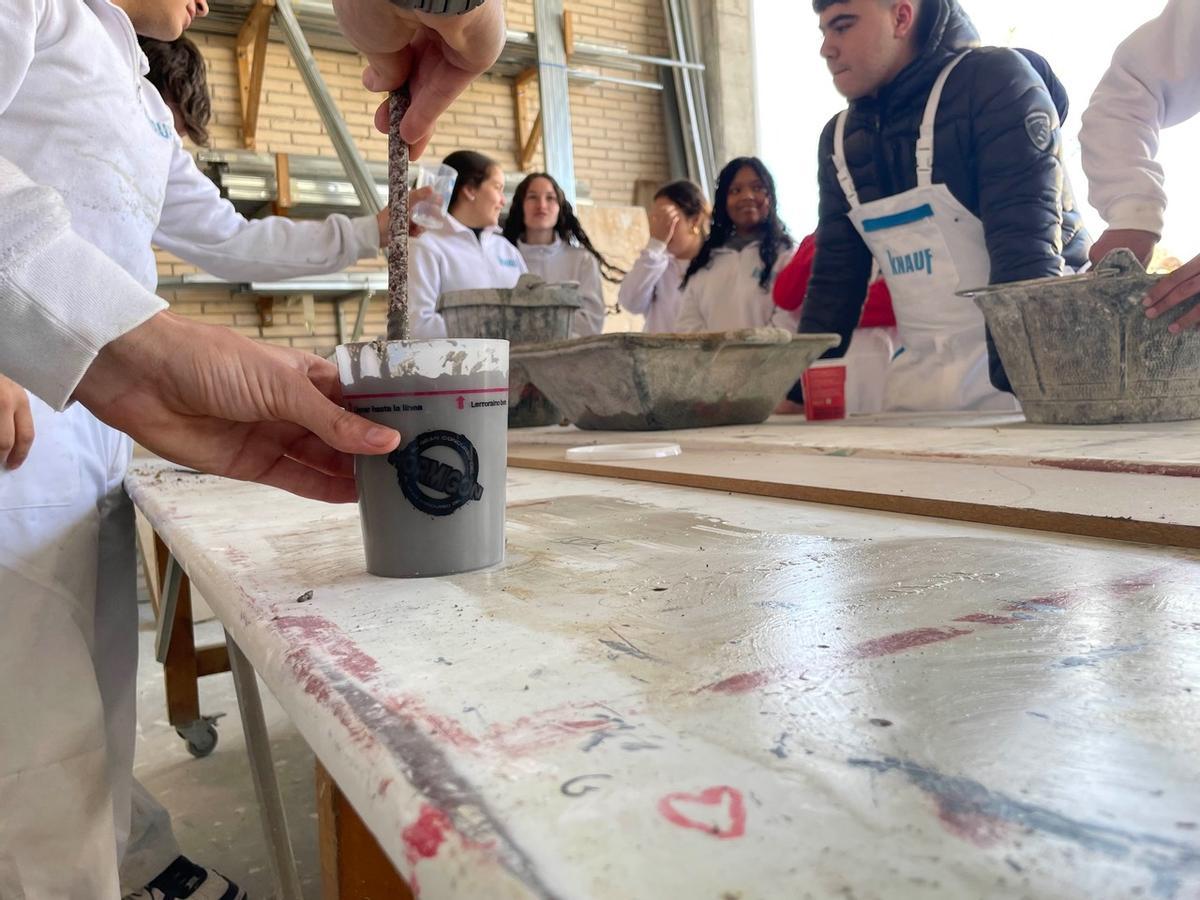 422 alumnes de 28 instituts de les comarques gironines participen en el Concurs del Formigó.