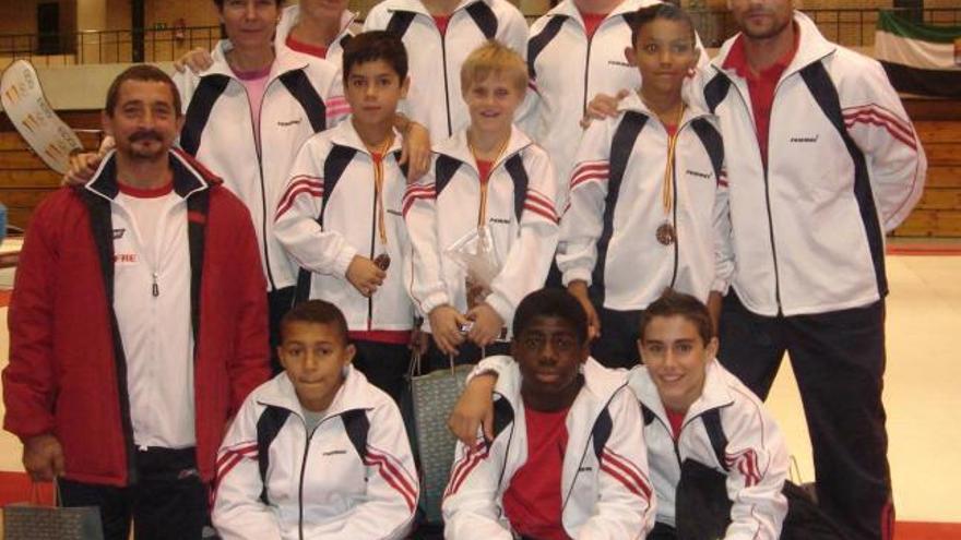 Los gimnastas del Palma con todas sus medallas.