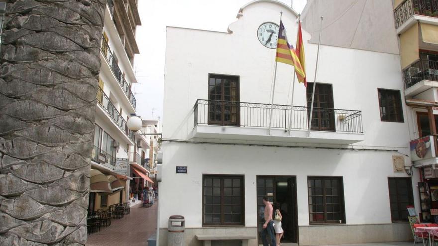 Fachada del ayuntamiento viejo de Sant Antoni.