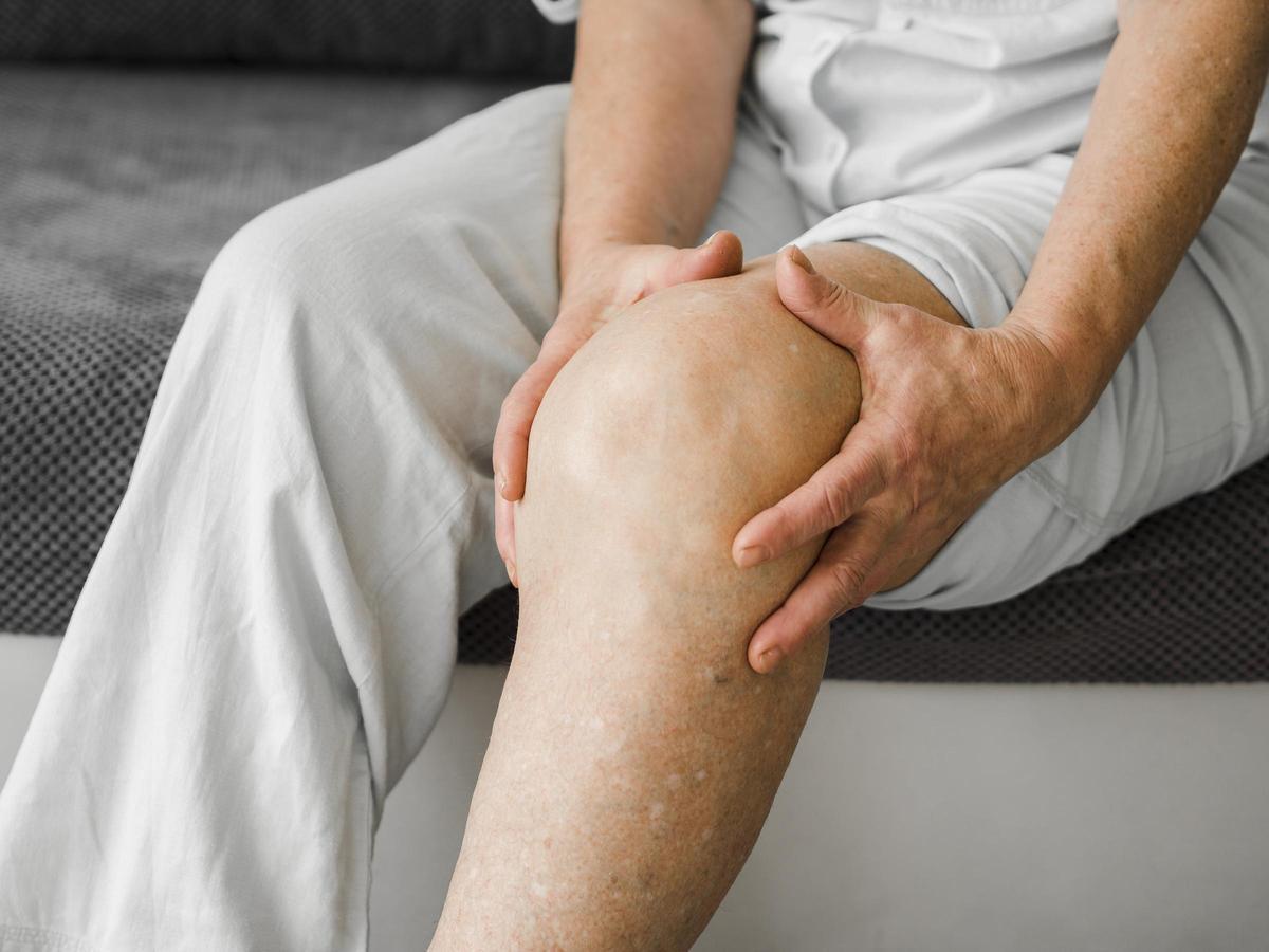 La mejor forma de tratar un dolor por síntomas de la artrosis de rodillas es la medicina regenerativa, que es la más eficaz
