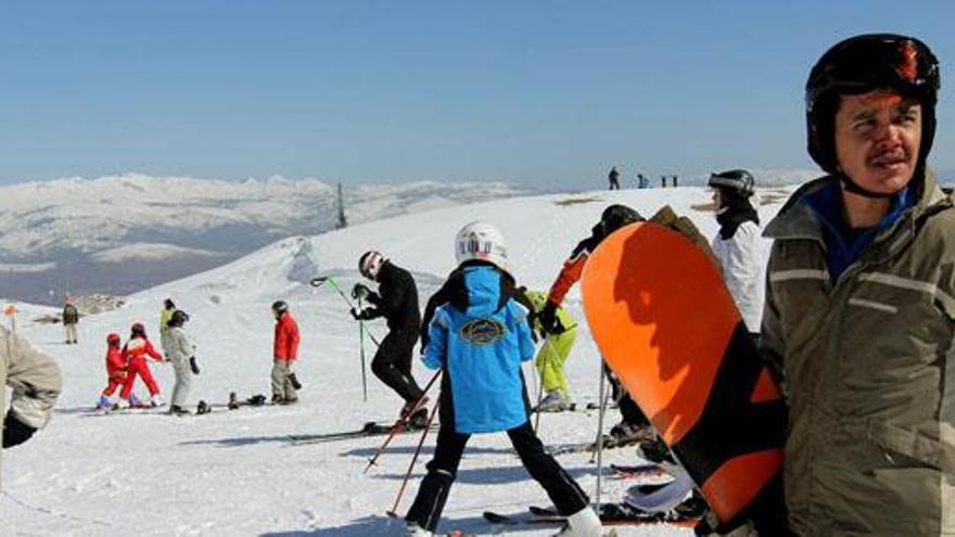 Esquiar en el Pirineo catalán es posible desde 50 euros al día