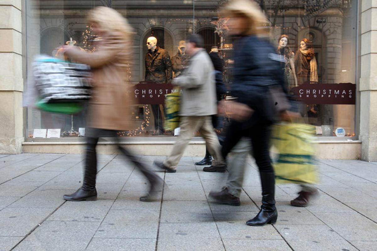 Ciudadanos, de compras por Barcelona.