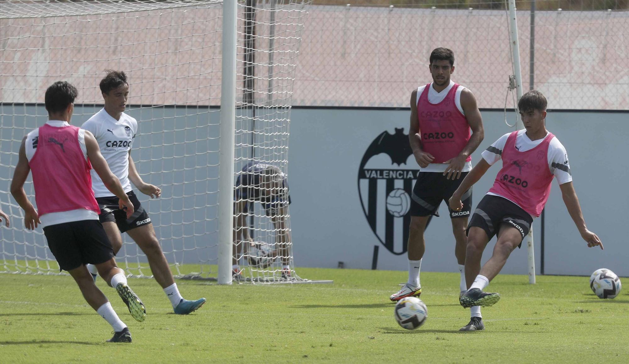 Entrenamiento del Valencia con Herrerín