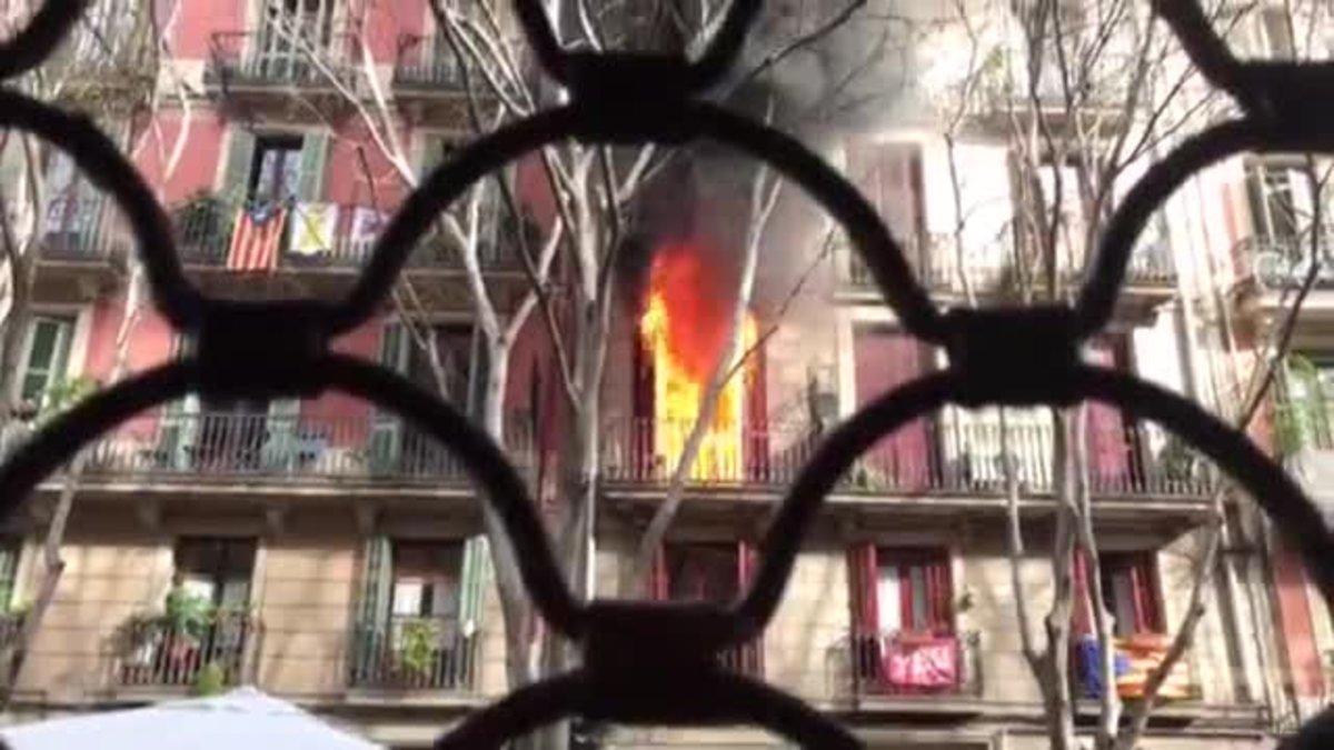 Incendio en la calle dels Àngels de Barcelona