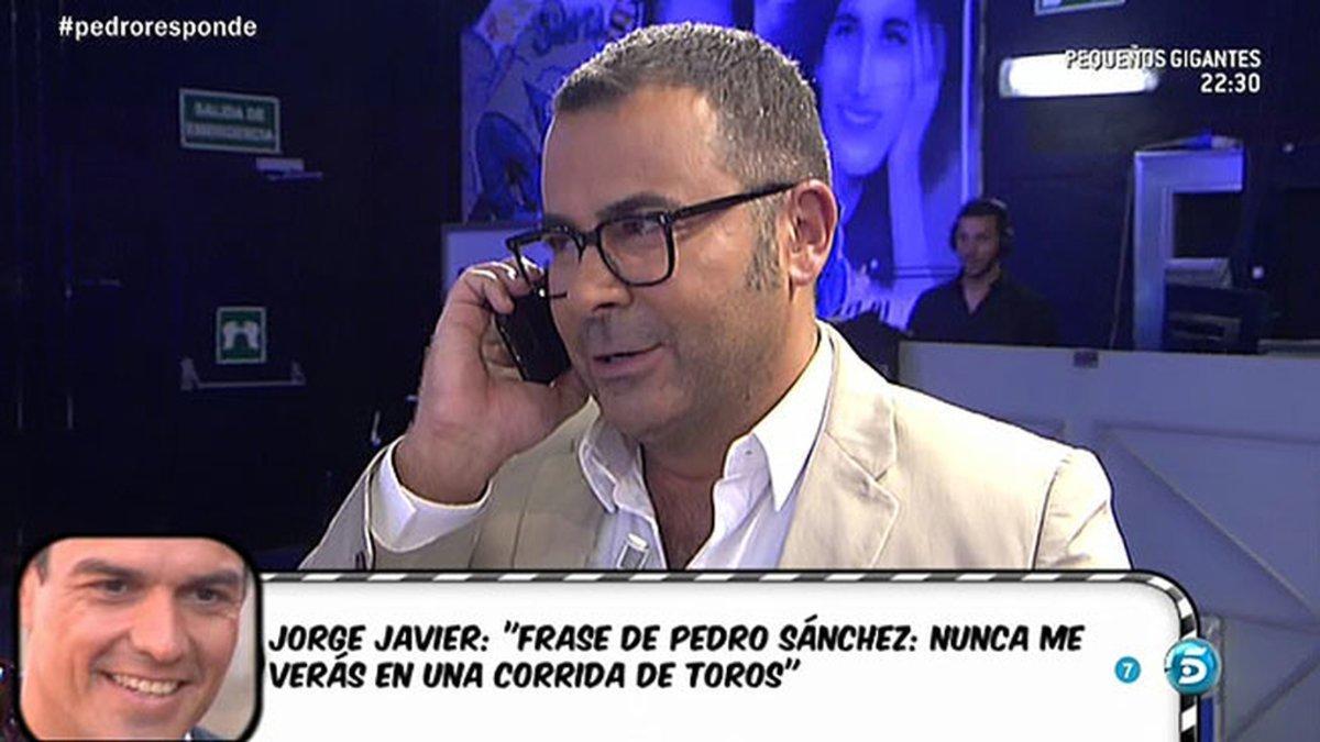 Jorge Javier Vázquez hablando con Pedro Sánchez en el año 2014