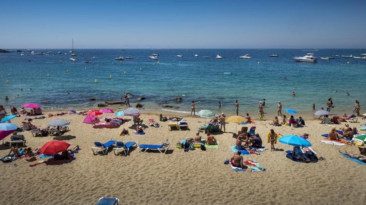 Una playa de Roses