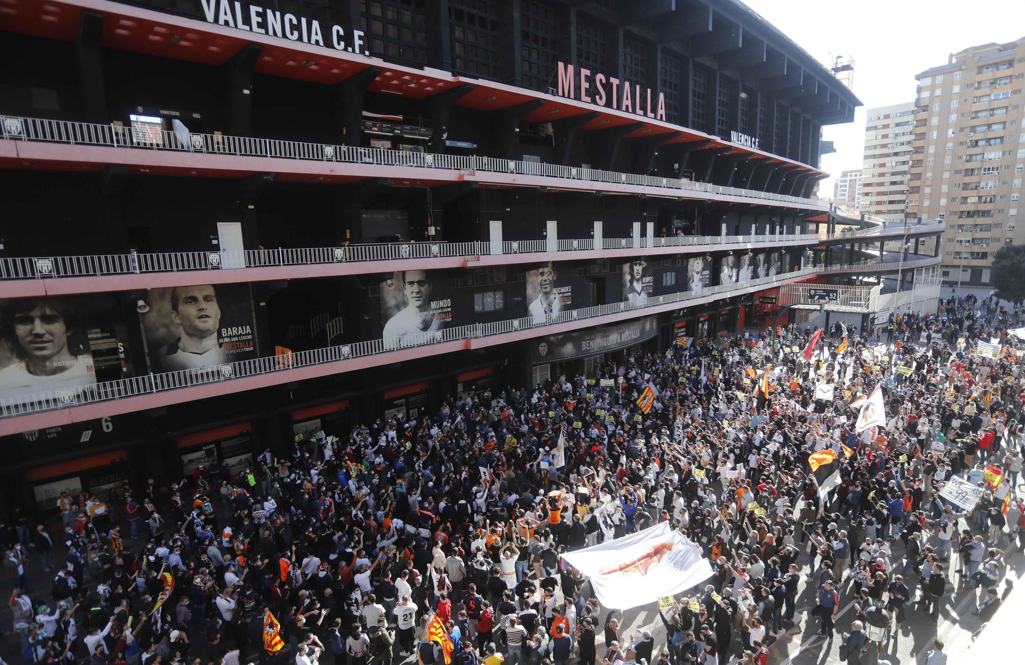 Manifestación contra Peter Lim