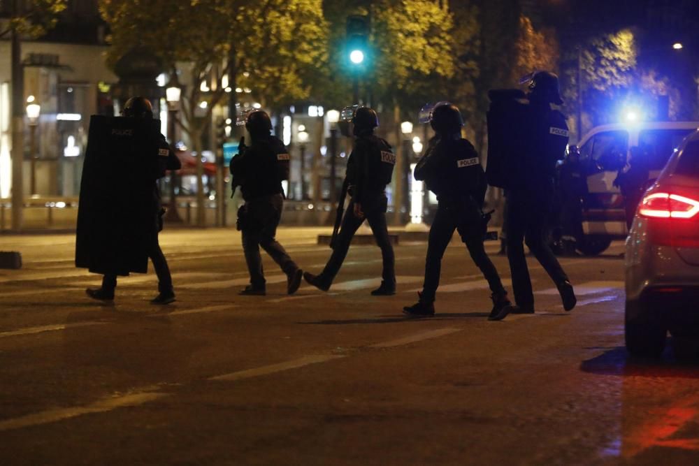 Atentado terrorista en los Campos Elíseos de París.