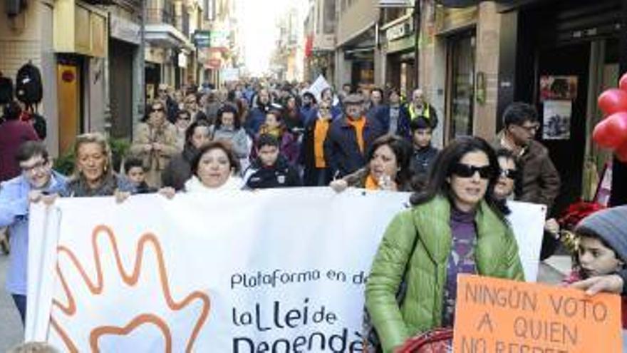 Los dependientes reclaman al Consell sus ayudas