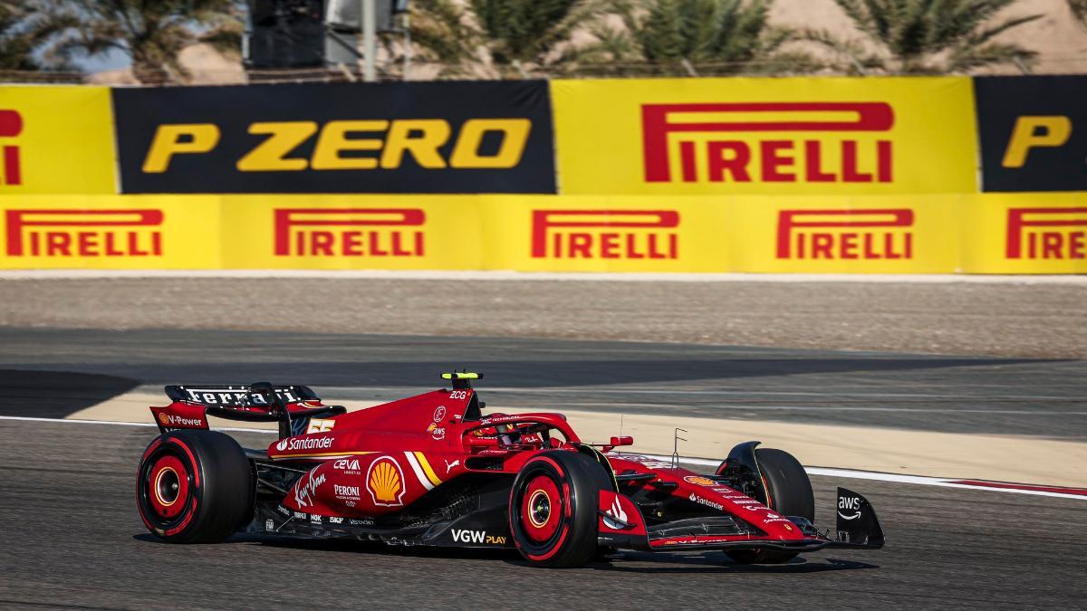 Carlos Sainz, al volante del Ferrari en Bahrein