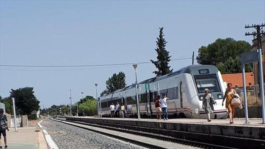 La avería de un tren obliga a trasladar en bus a 35 pasajeros