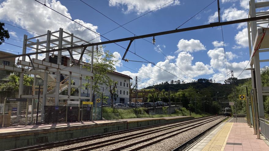 Así es la nueva pasarela que mejorará la seguridad en la estación de Pola de Siero