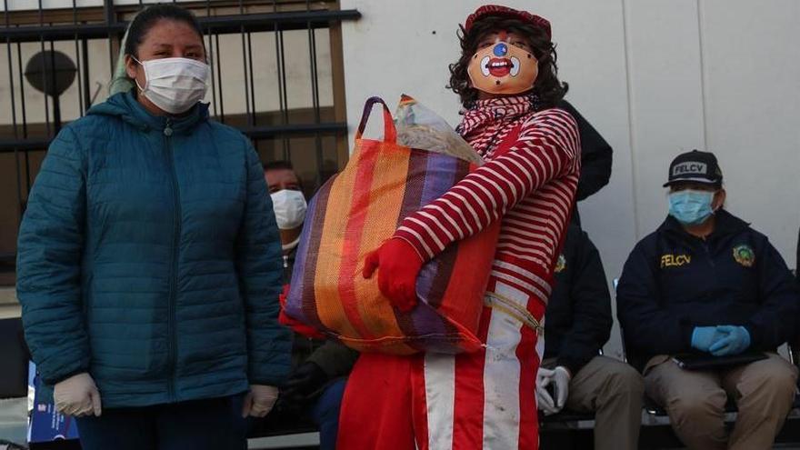 La presidenta de Bolivia llama a combatir la pandemia con rezos y ayunos