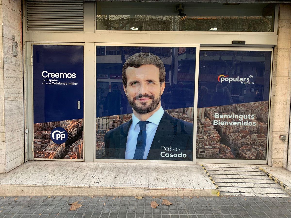 El PP català canvia Miguel Ángel Blanco per Casado a la façana de la seva seu El PP català canvia Miguel Ángel Blanco per Casado a la façana de la seva seu