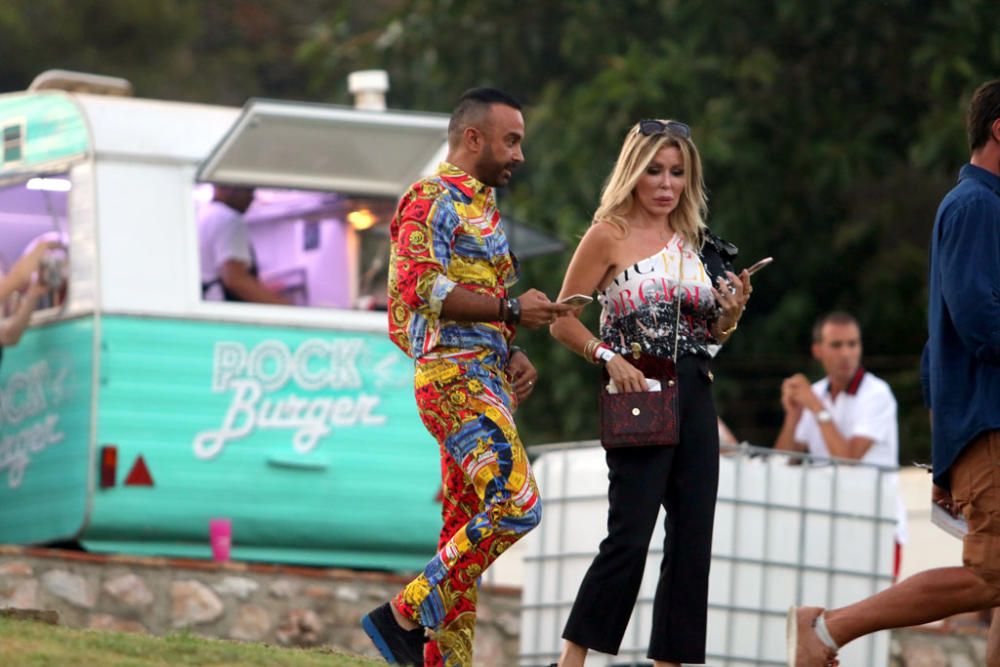 Gran expectación ante el único concierto de Jennifer Lopez en España. Se han formado largas colas hasta la apertura de las puertas del recinto del Marenostrum Castle Park, escenario del concierto.