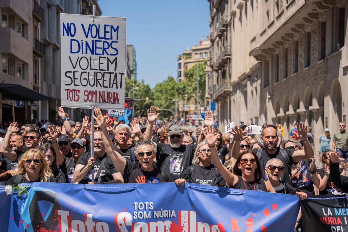 Trabajadores de prisiones se manifiestan en Barcelona para tener mayor seguridad.