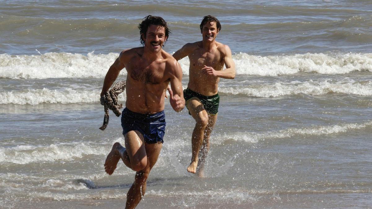 Jonathan Bailey (Tim) y Matt Bomer (Hawk) en Fellow travelers Jonathan Bailey (Tim) y Matt Bomer (Hawk) en Fellow travelers