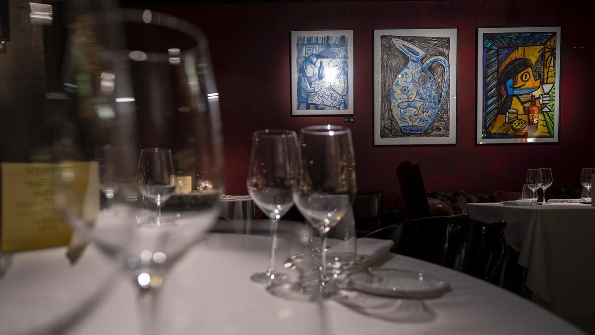 La coctelería Dry Martini de Javier de las Muelas expone la obra más reciente de Javier Mariscal.